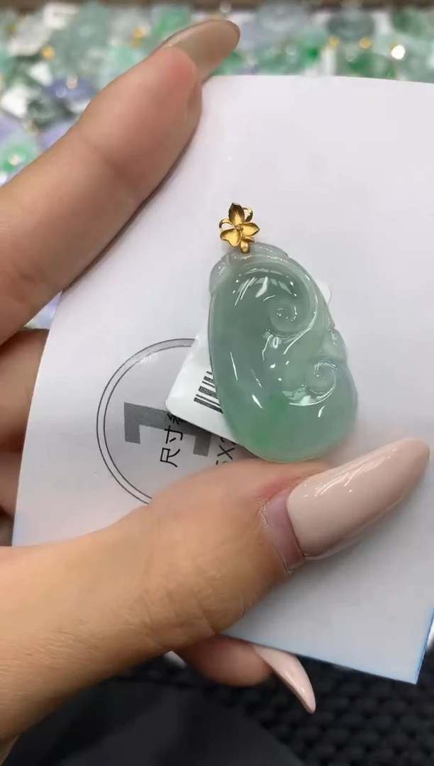 颈饰18K金镶嵌翡翠111111111111