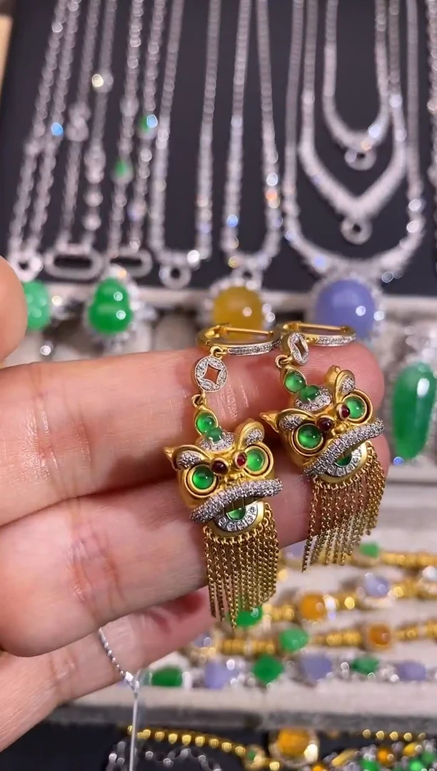 18K金镶嵌翡翠耳饰耳饰