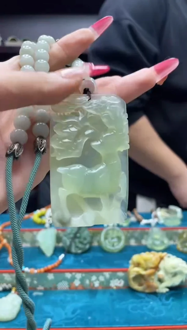 未镶嵌岫玉吊坠·