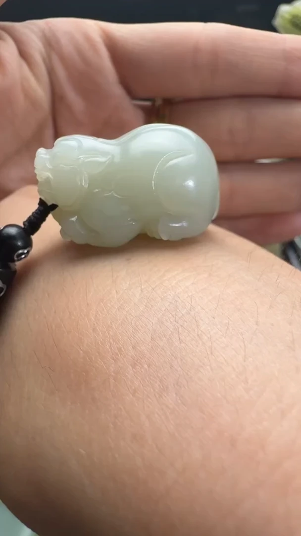 和田玉未镶嵌吊坠(赠链)且末料青白玉貔貅吊坠19克