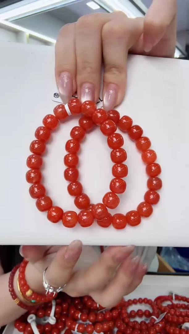 未镶嵌滴水洞老型手串10+南红玛瑙（多样式发其一）