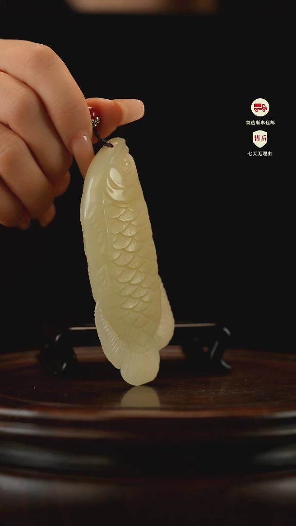 云南石竹叶青雕刻：金龙鱼手把件挂件