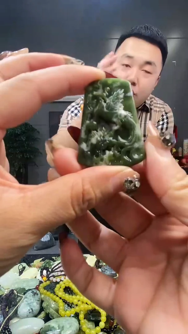 未镶嵌蛇纹石玉其他天然岫玉（多样性发其中之一）