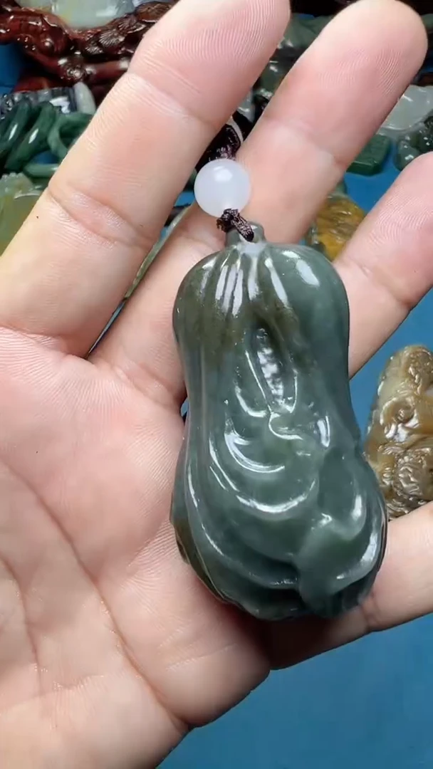 和田玉未镶嵌把件-