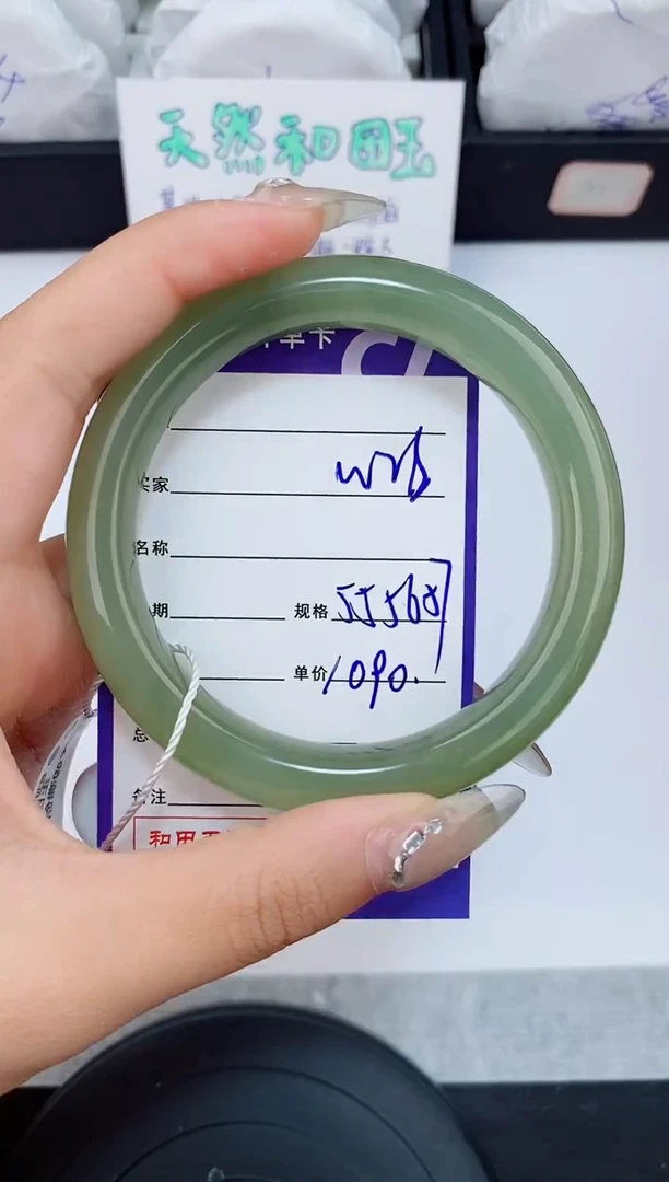 和田玉手镯未镶嵌26友缘微色差T3