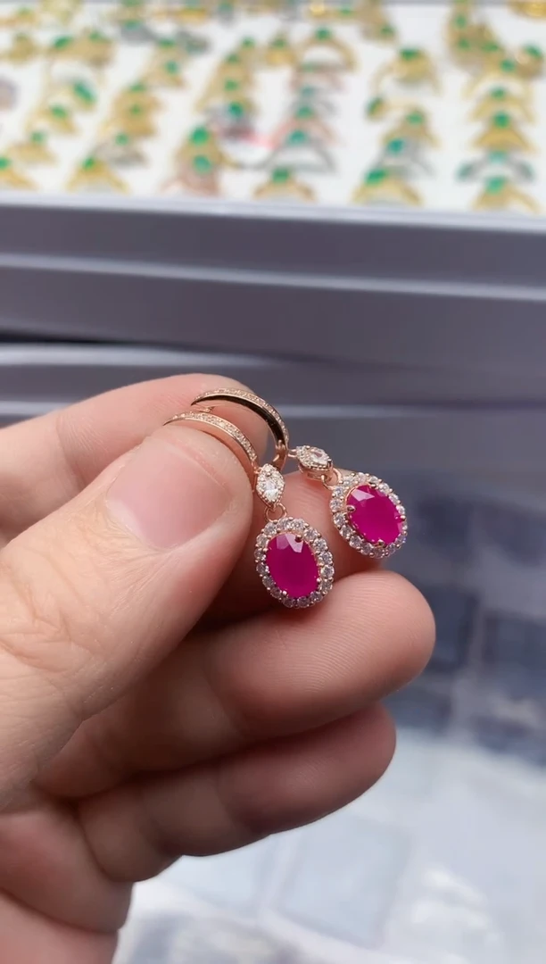【闪购商品】红宝石耳饰银S925镶嵌........