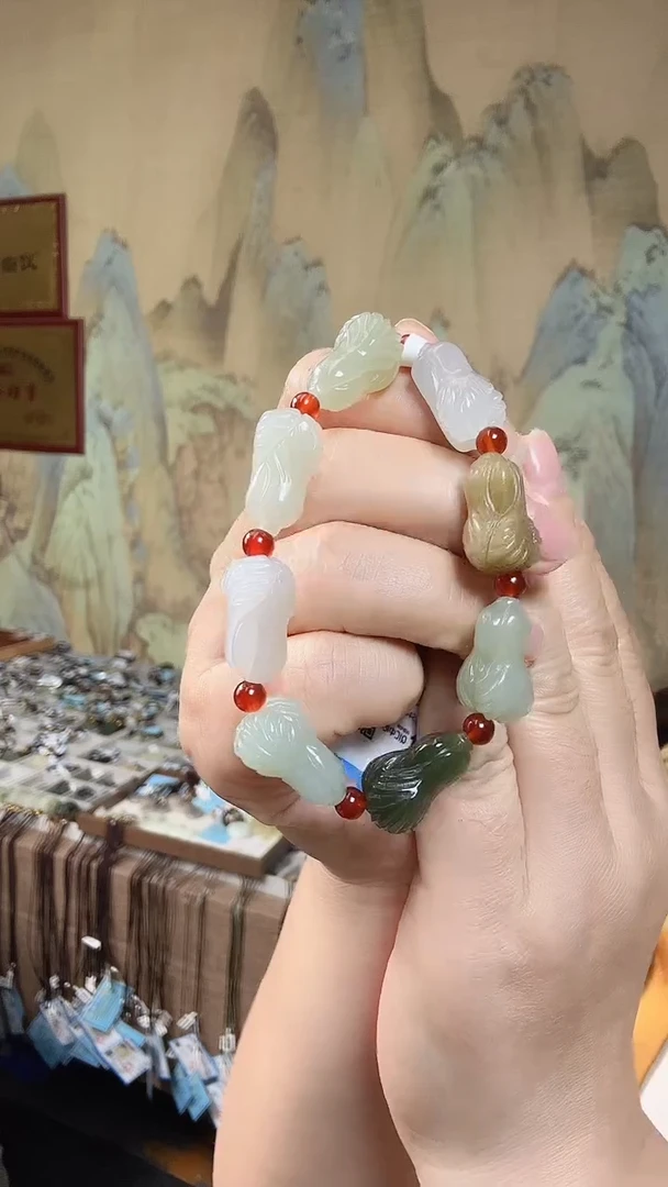 颈饰未镶嵌和田玉.