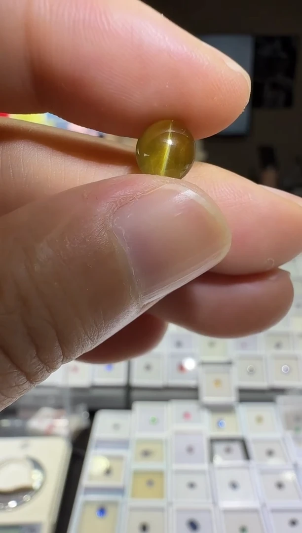 未镶嵌定制定制金绿宝石天然猫眼无烧  2.1克拉吉尔德