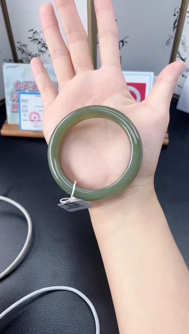 未镶嵌手镯和田玉T10微色差
