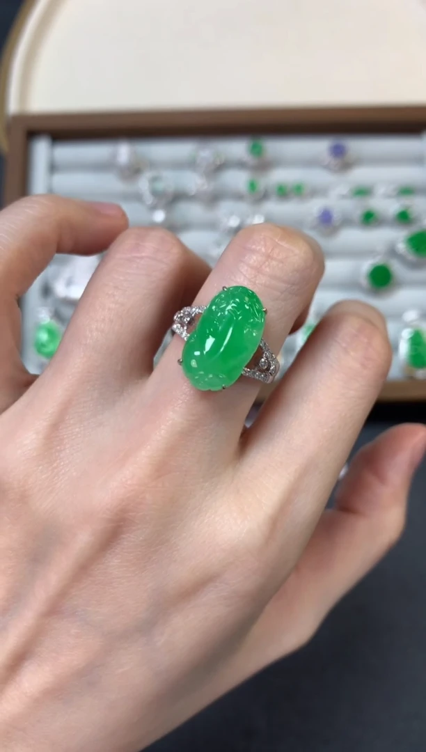 【闪购商品】翡翠戒指18K金镶嵌戒指11800