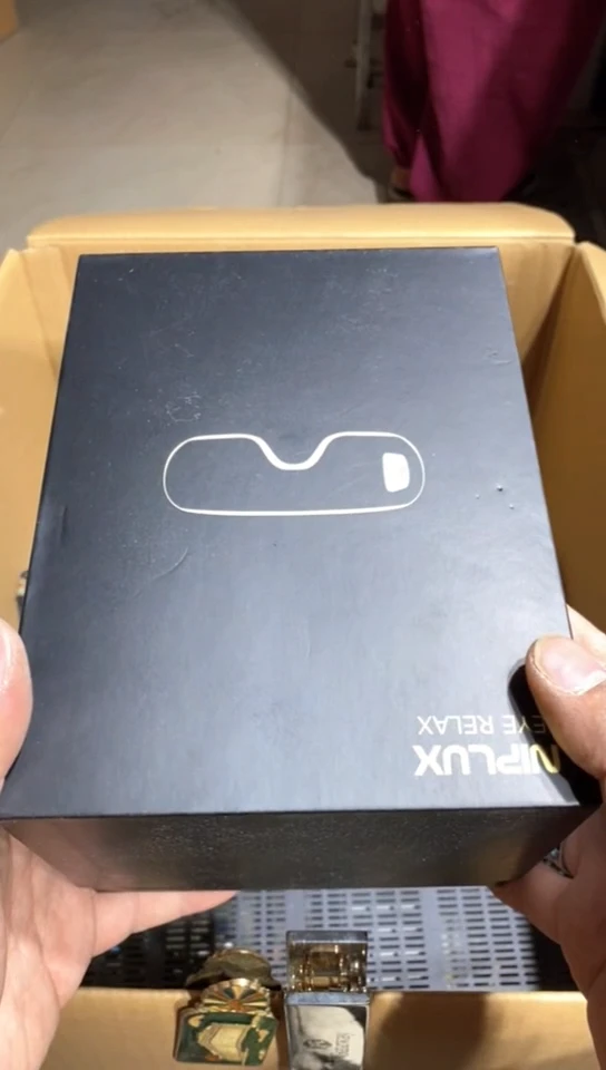 8新中古商品，瑕疵品，不保好坏。396