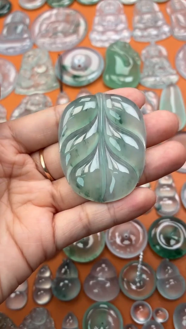 吊坠(不含链)未镶嵌翡翠71 叶子 50.4 39.6 5.8