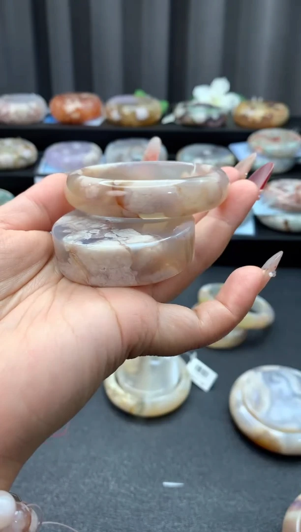 未镶嵌手镯石英质玉（53-54圈口）赠送镯心 无证书