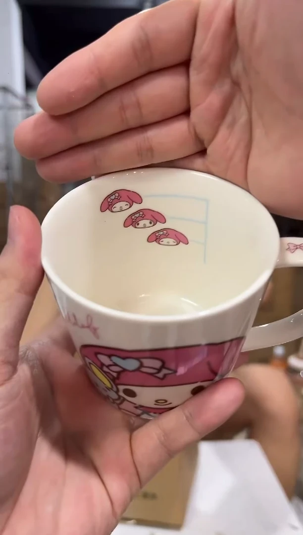 瓷片新款美乐蒂刻度马克杯