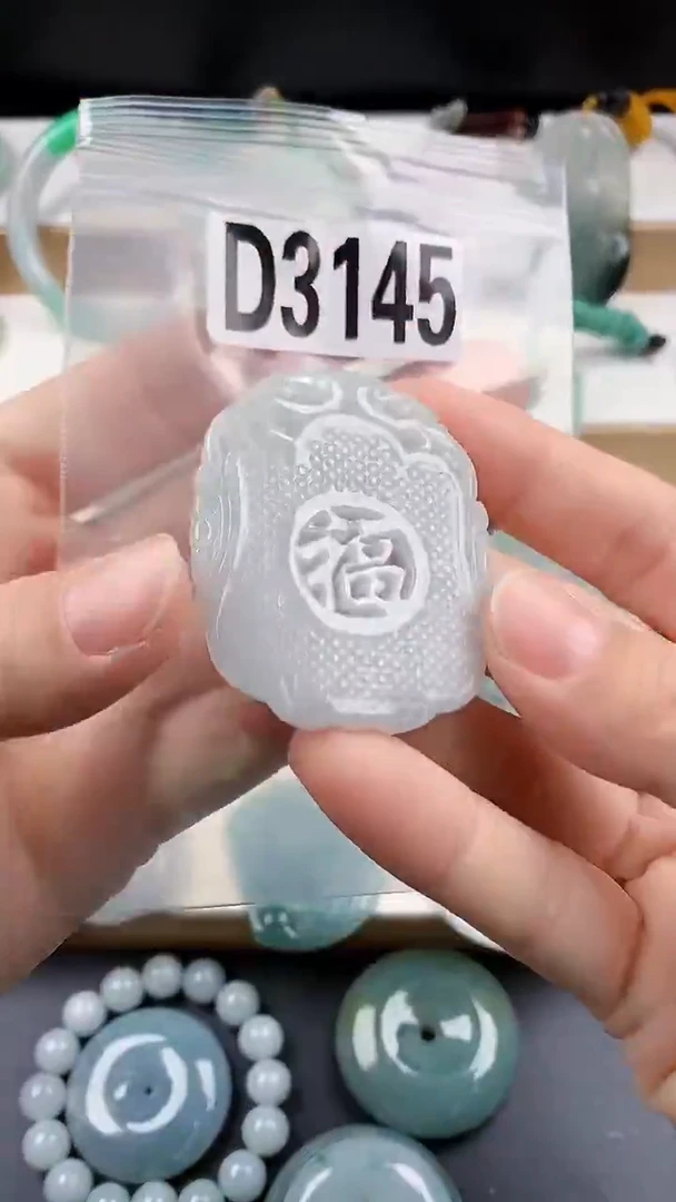 颈饰未镶嵌翡翠天然翡翠吊坠挂件