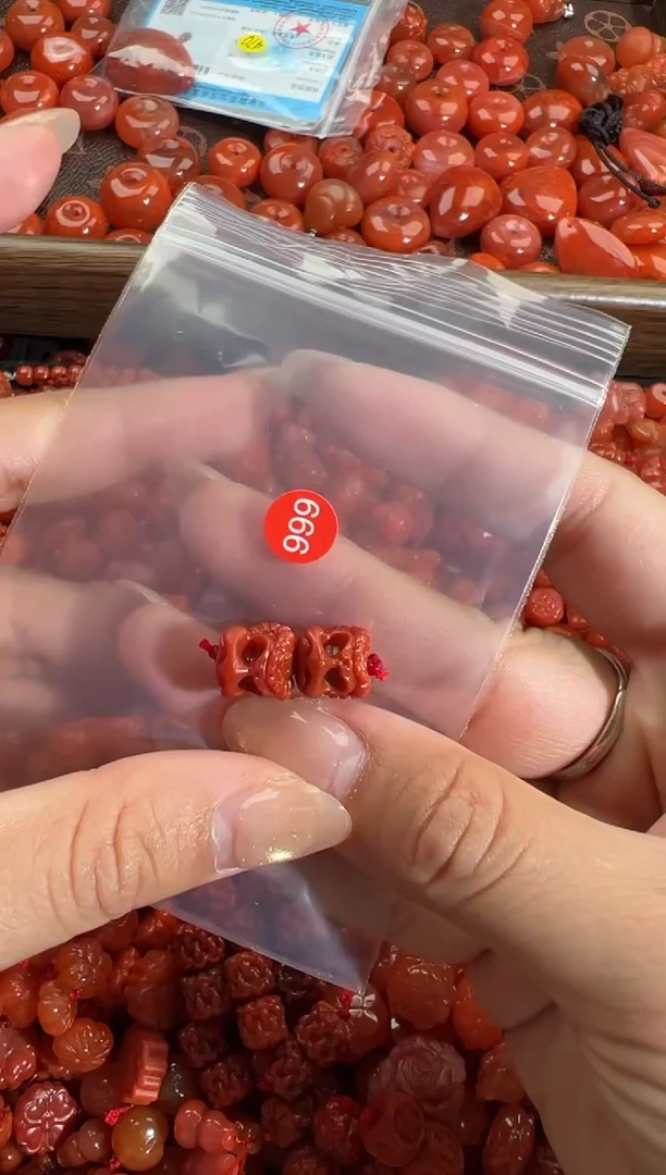 南红玛瑙未镶嵌颈饰1