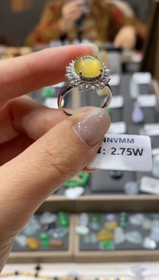 18K金镶嵌戒指翡翠戒指