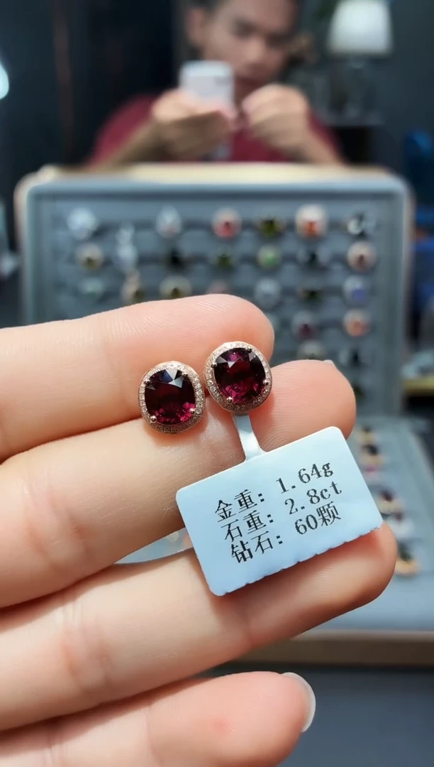 18K金镶嵌耳饰碧玺2.8配钻