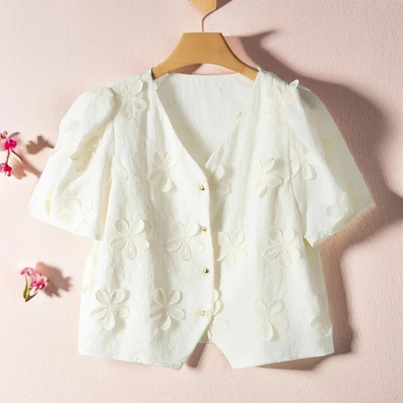 【九天】剪标优雅气质V领立体花朵刺绣泡泡袖上衣女559品牌折扣25夏