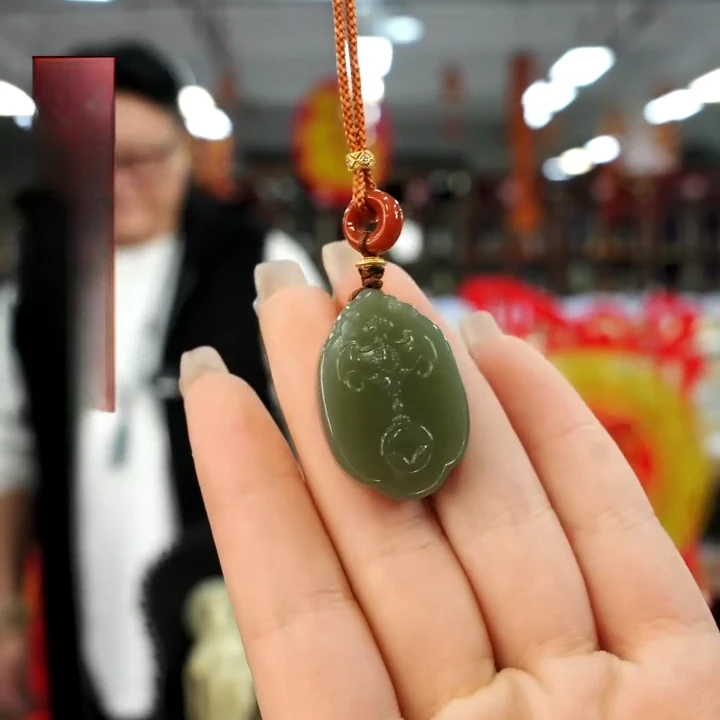 预售-新疆和田玉绿黄福在眼前