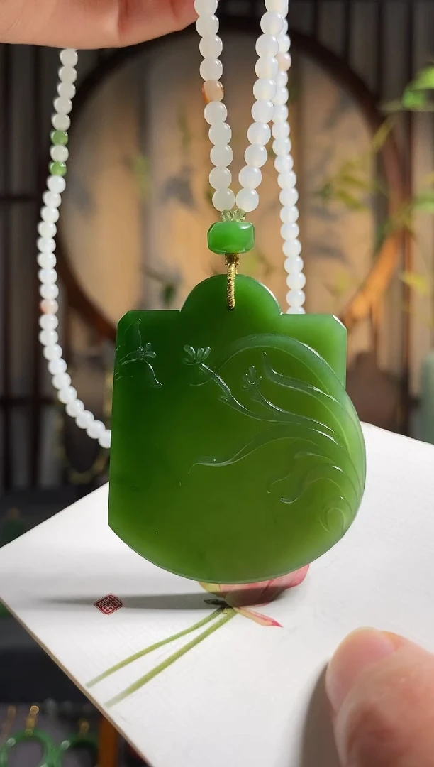 颈饰未镶嵌和田玉，俄碧粉绿肉料——兰花牌（蕙质兰心）