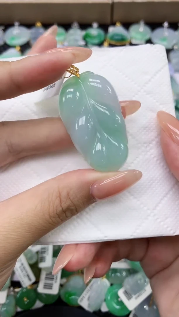 颈饰18K金镶嵌翡翠11111111111