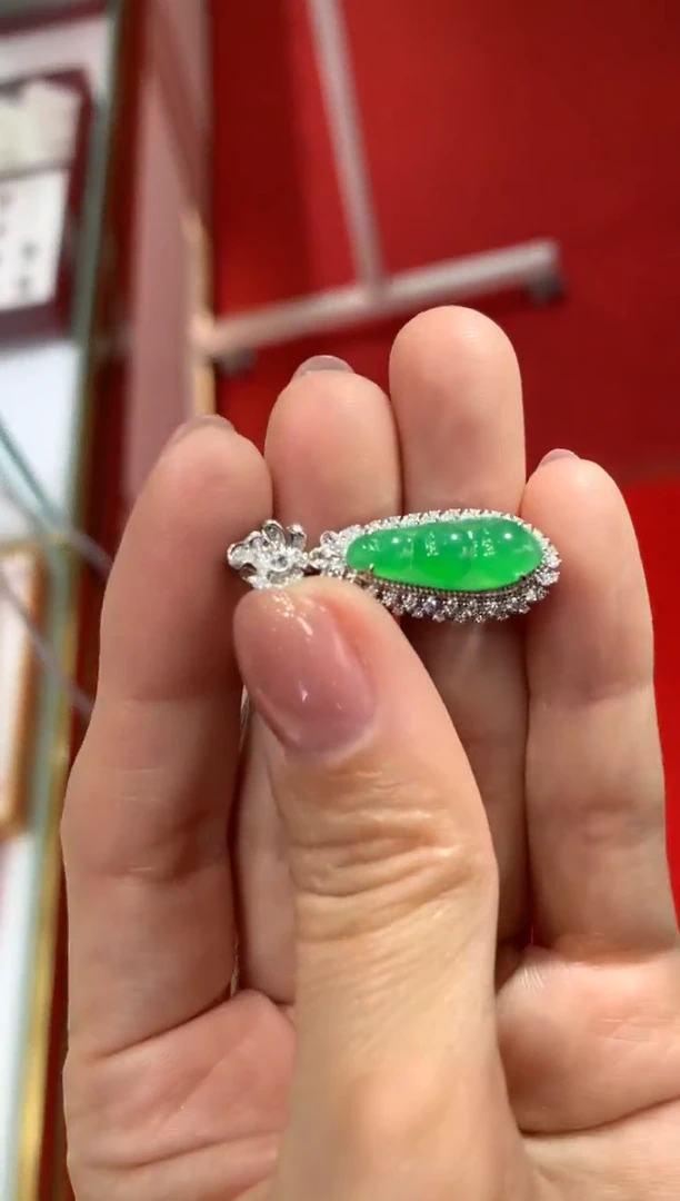 颈饰18K金镶嵌翡翠|不退不换