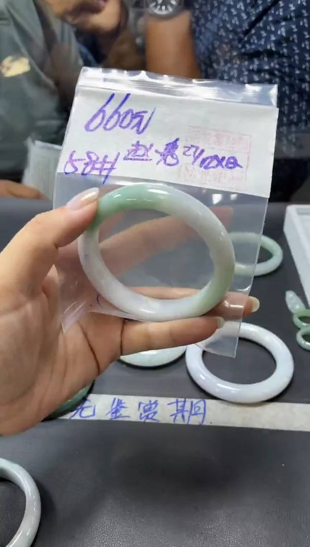 未镶嵌定制翡翠赶***兔+手镯58#660元  毛货需抛光