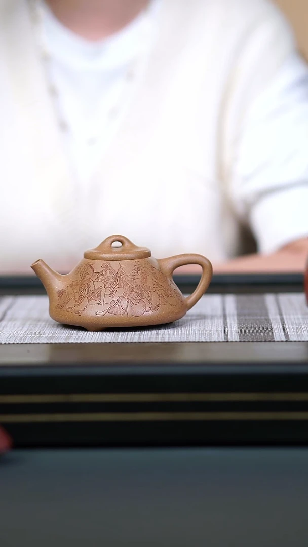 茶壶紫砂金*?半手黄金段八仙子冶200cc