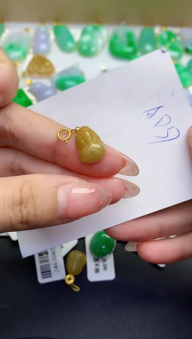 翡翠未镶嵌颈饰缅甸天然翡翠A货