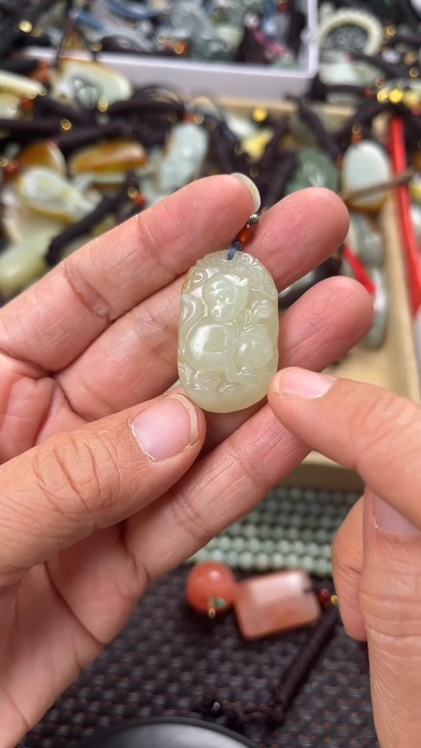 【闪购商品】和田玉颈饰未镶嵌多样性发货没有证书拍一发一有瑕