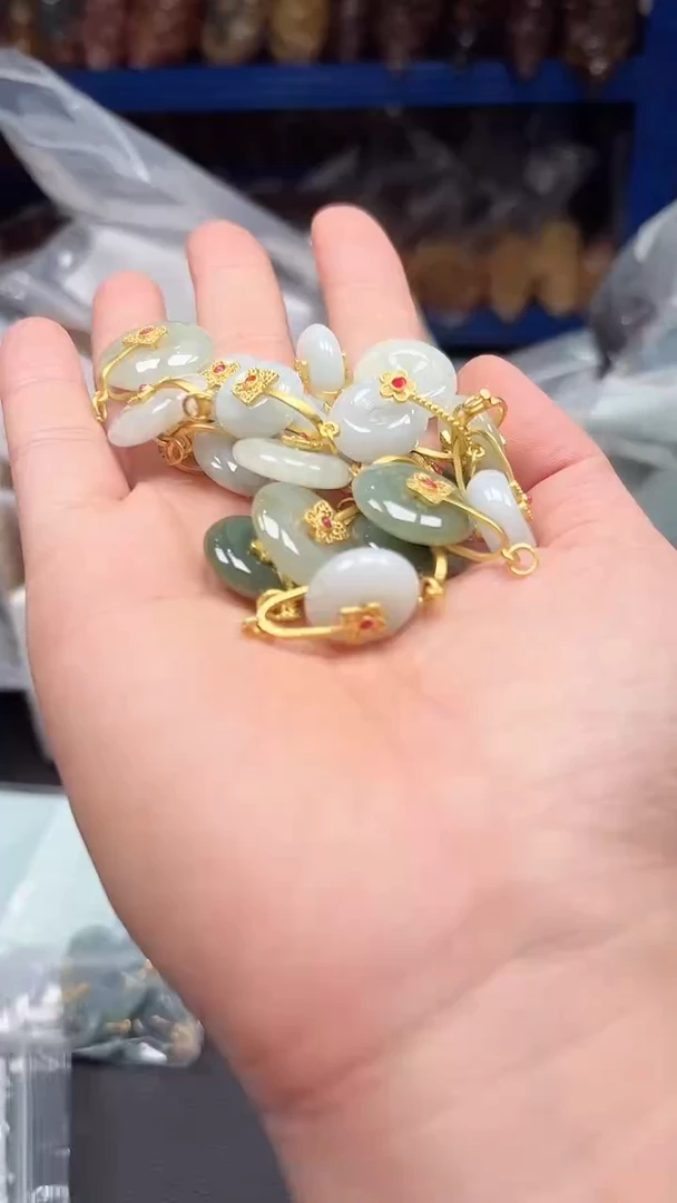 翡翠未镶嵌颈饰003