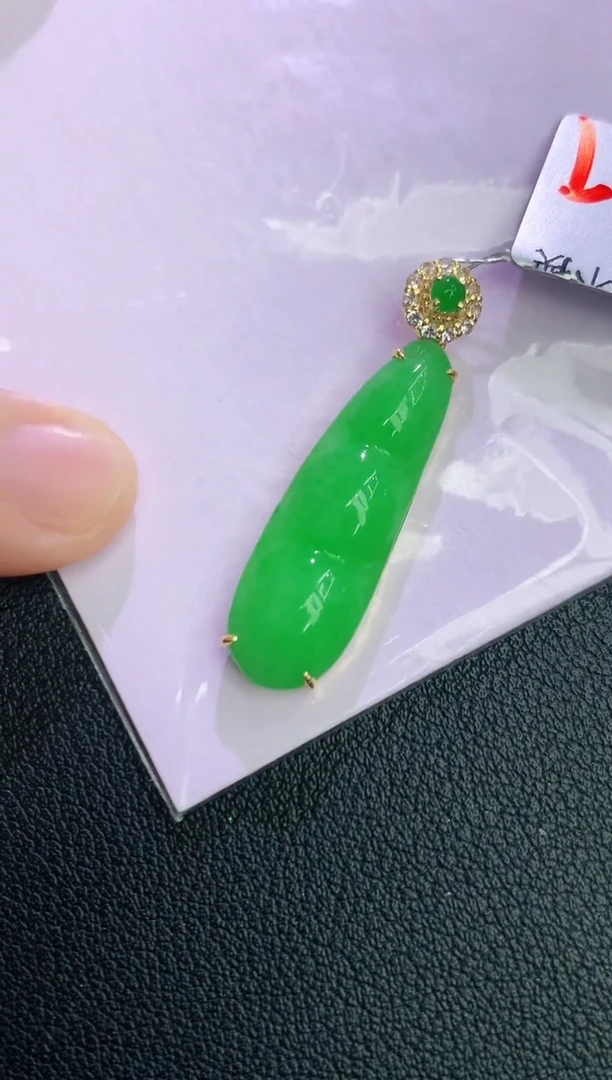 颈饰18K金镶嵌翡翠赠礼盒证书 丁丁
