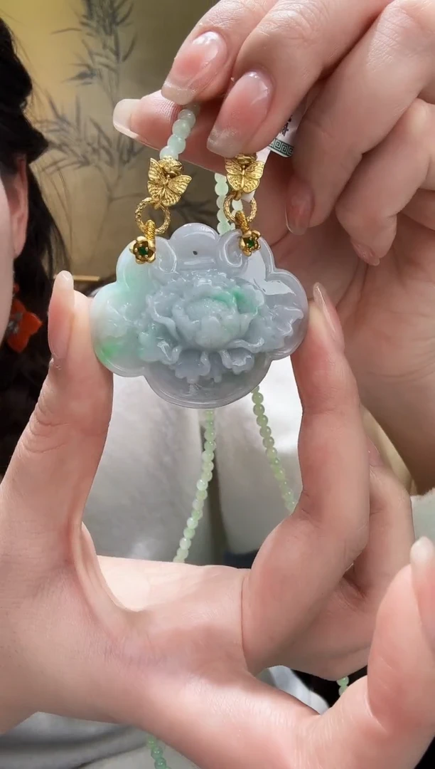 颈饰未镶嵌翡翠吊坠