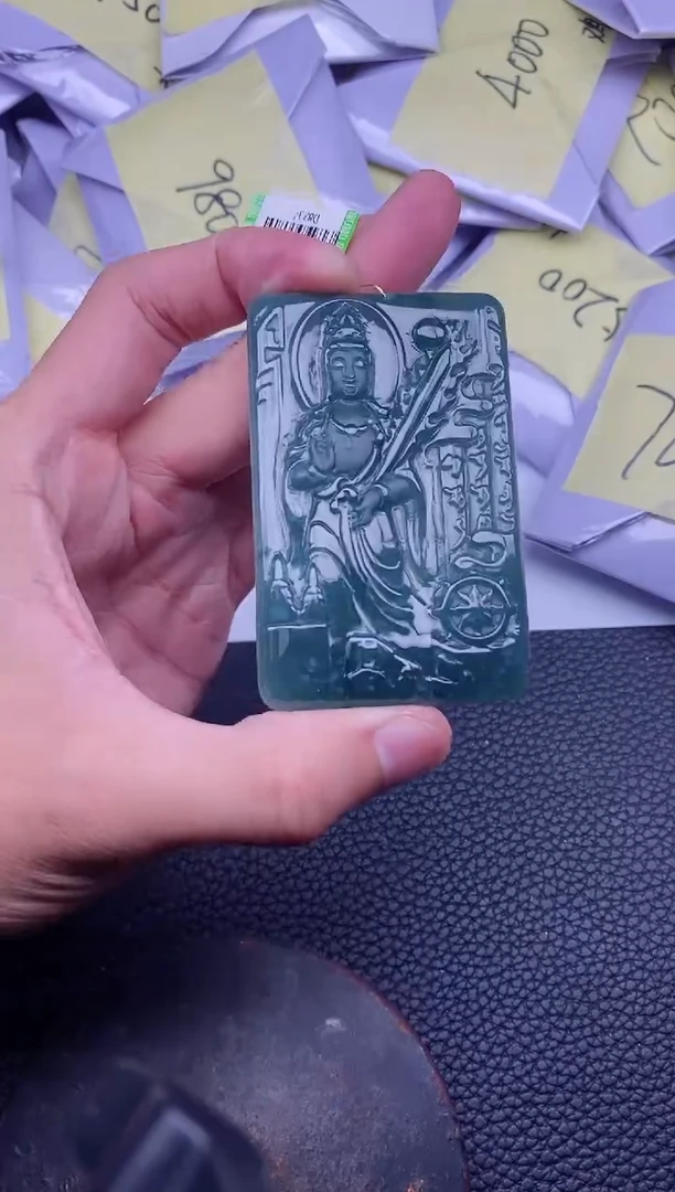 翡翠未镶嵌颈饰