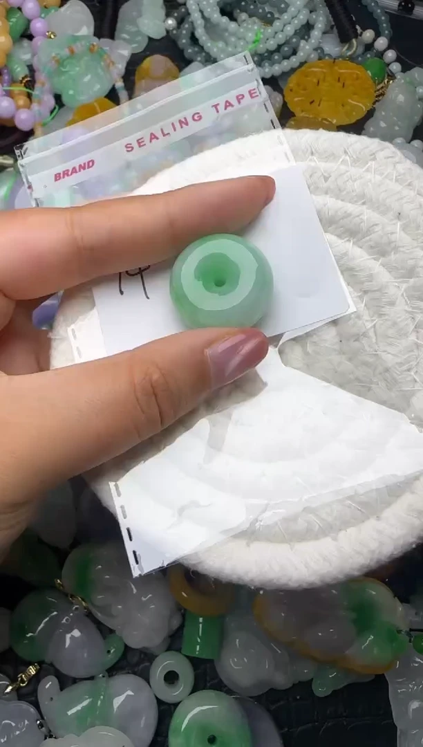 颈饰未镶嵌翡翠缅甸翡翠吊坠