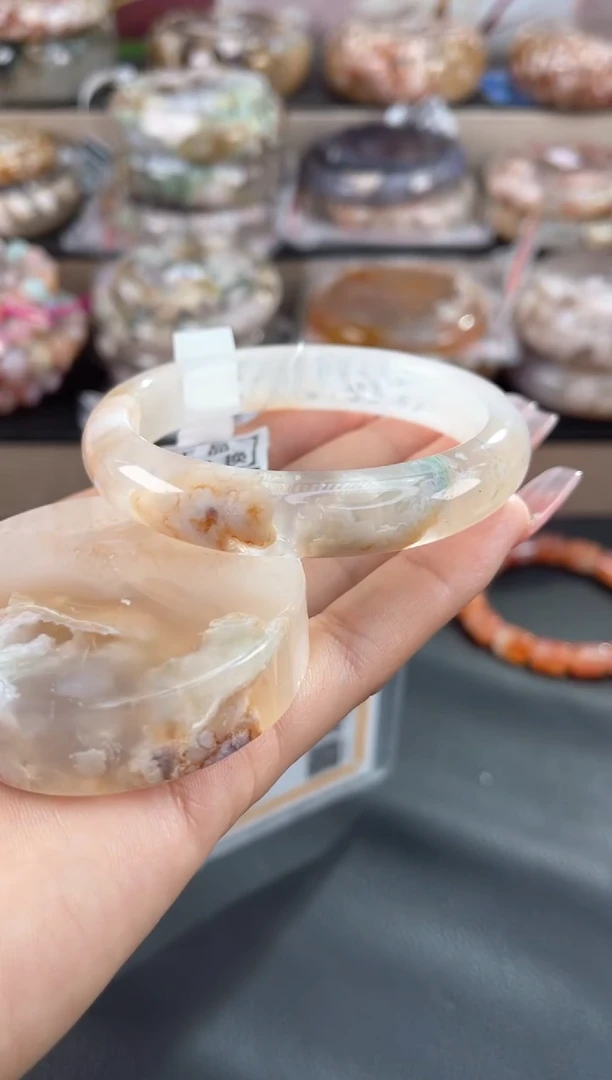 未镶嵌手镯石英质玉57