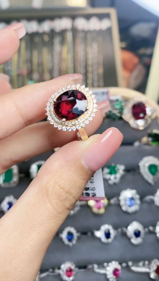 戒指18K金镶嵌碧玺一个