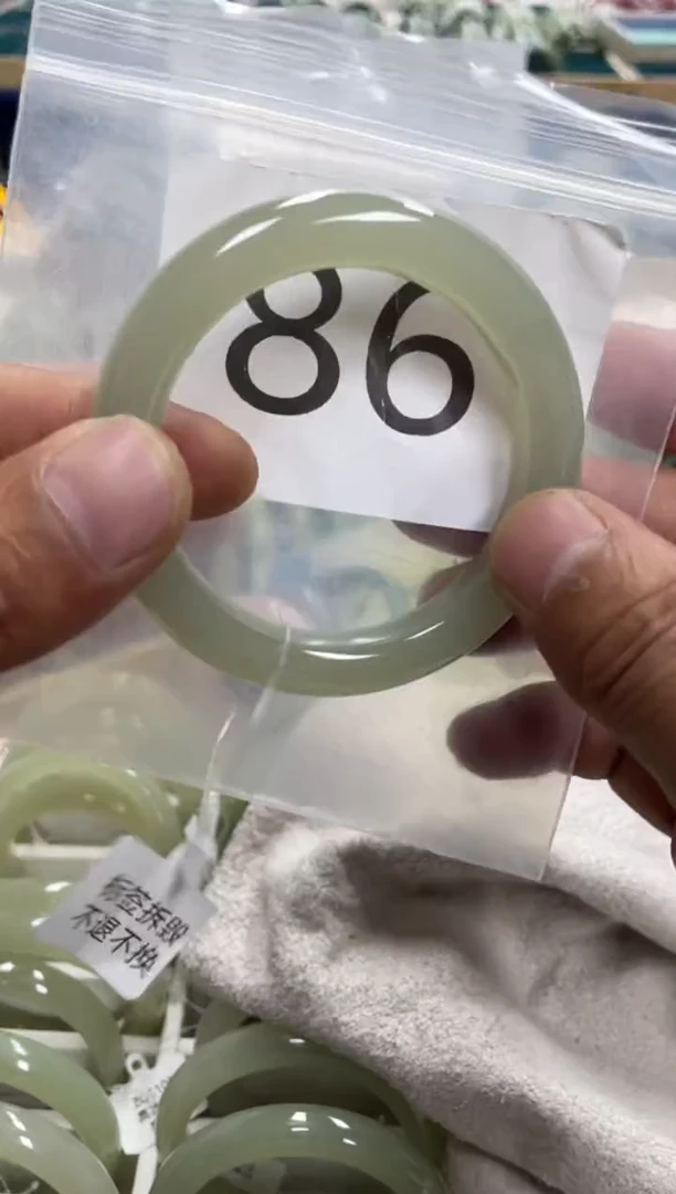 未镶嵌手镯和田玉和田玉手镯 55.6圈口 86号