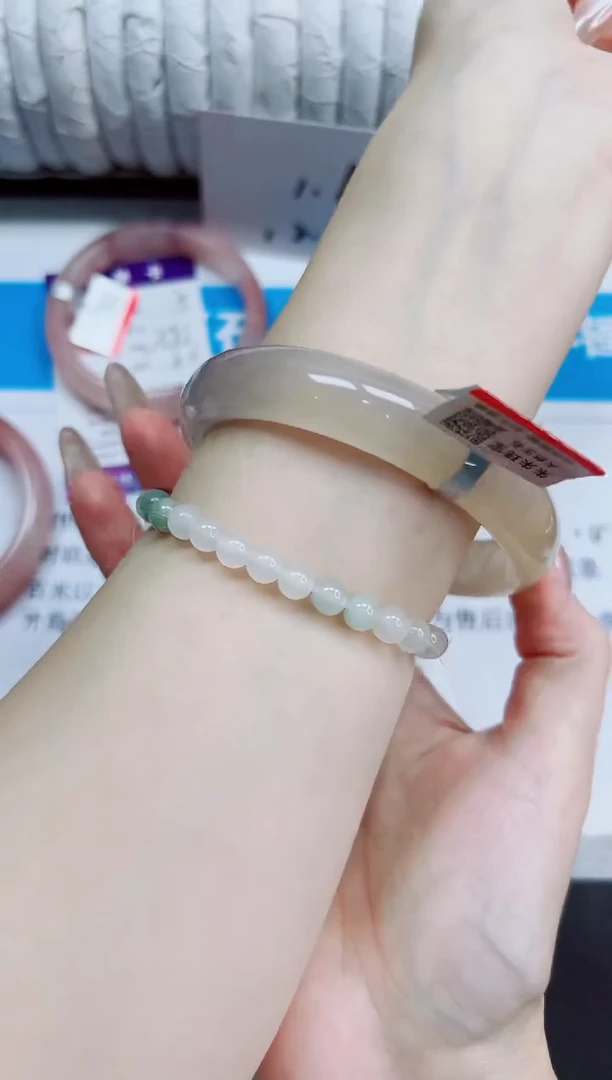 未镶嵌手镯石英质玉176/64