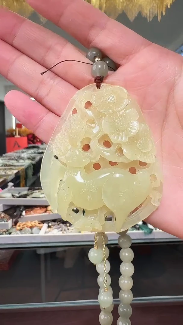 未镶嵌岫玉颈饰吊坠