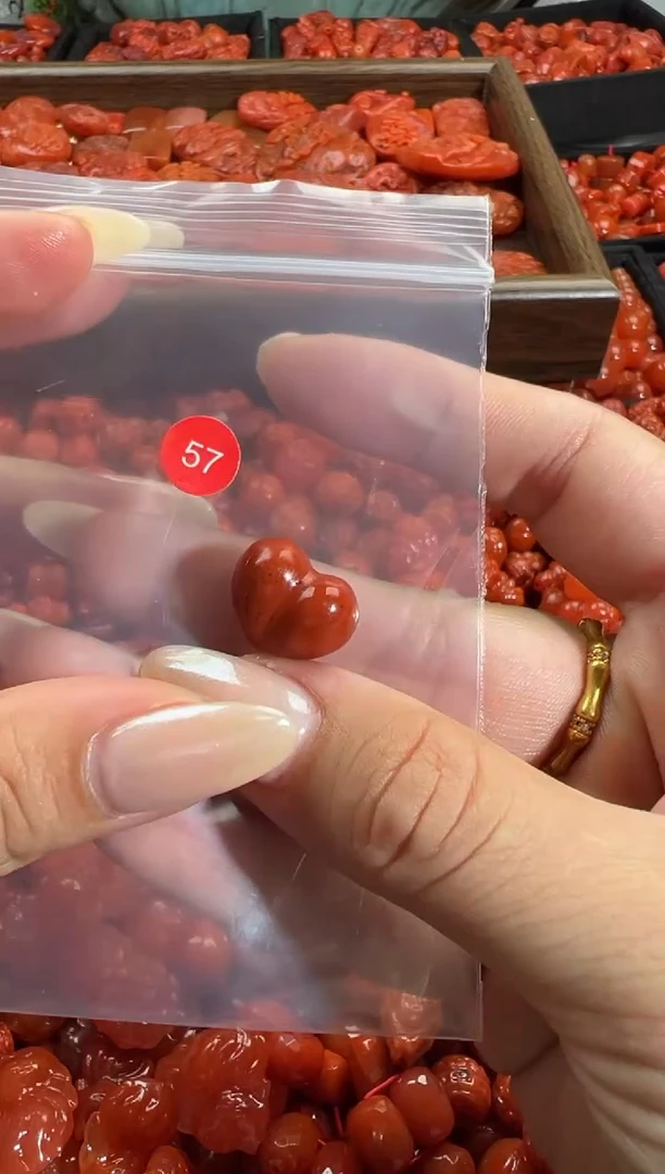 颈饰未镶嵌南红玛瑙1