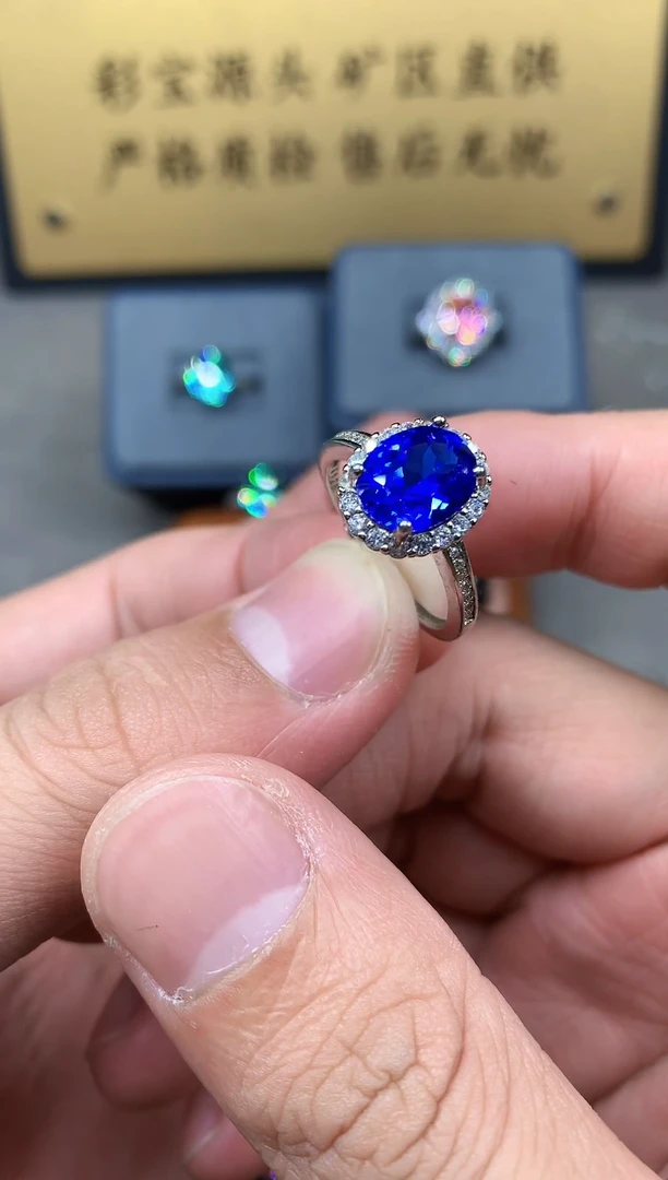 银S925镶嵌戒指尖晶石2222