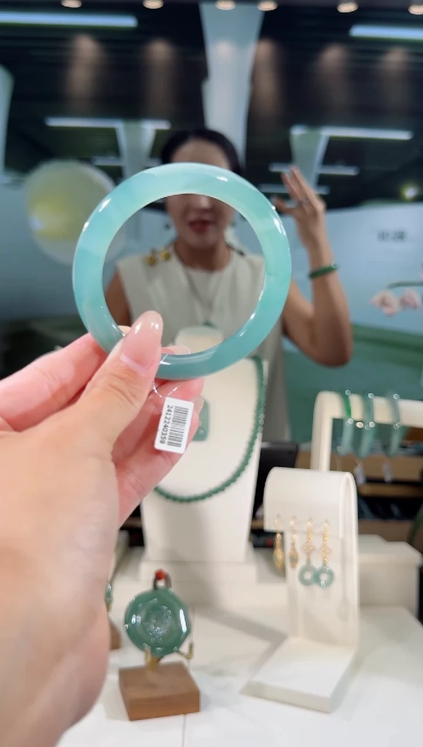 翡翠手镯未镶嵌58圈