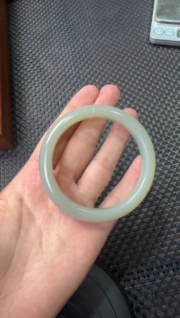 未镶嵌手镯和田玉近矿55圈口手镯