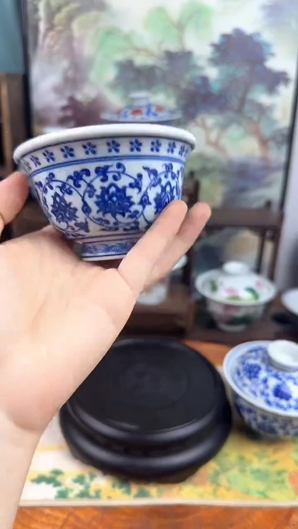 陶瓷青花缠枝莲压手杯