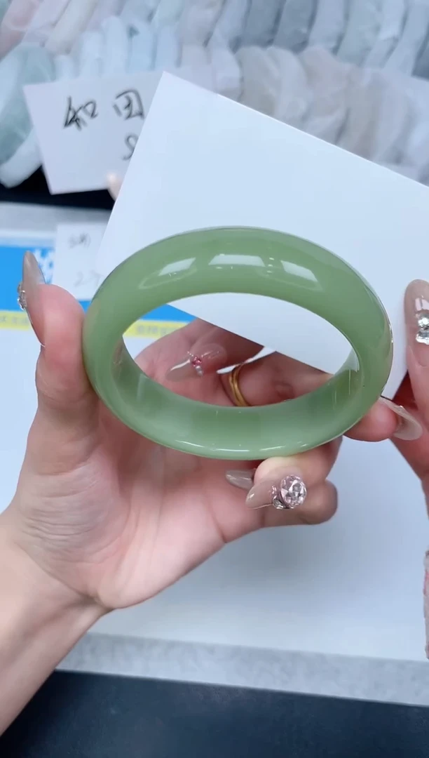 石英质玉手镯未镶嵌82-56.2