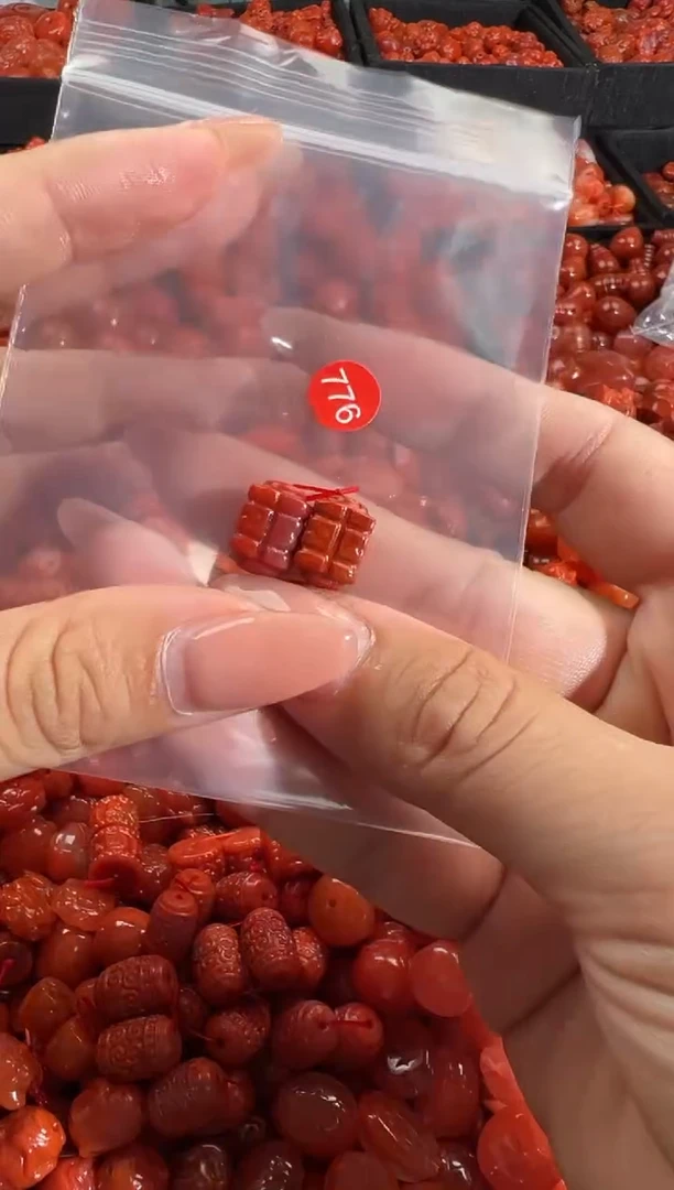 南红玛瑙未镶嵌颈饰1