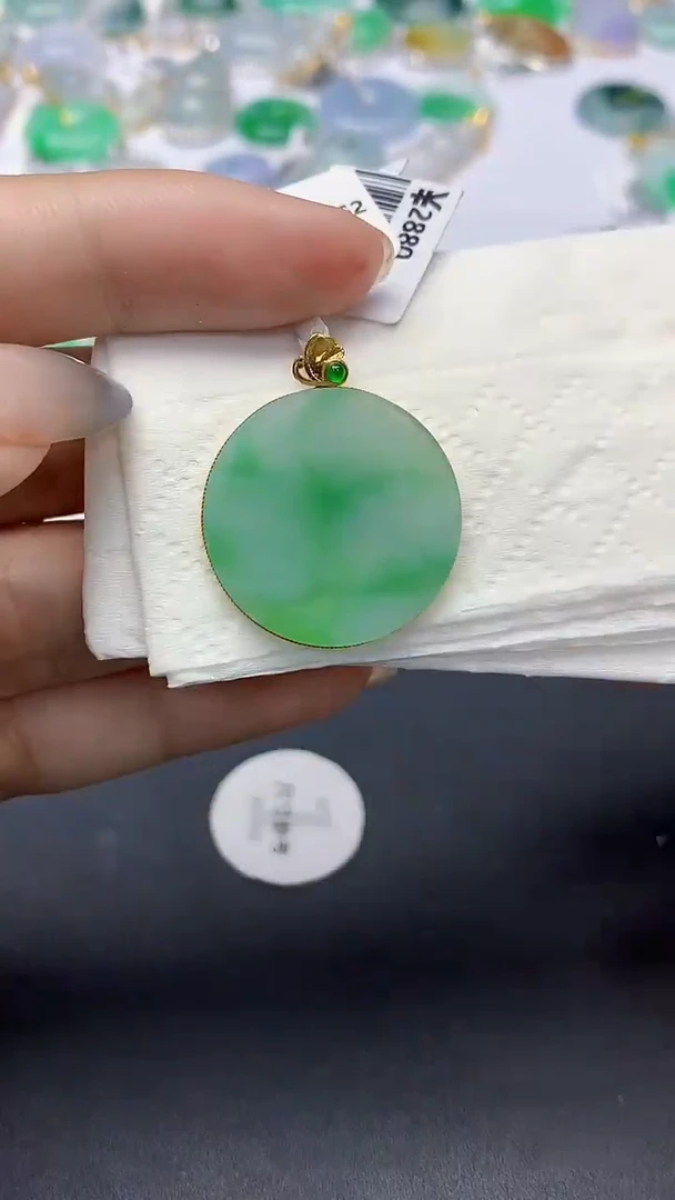 翡翠18K金镶嵌颈饰天然缅甸a货翡翠