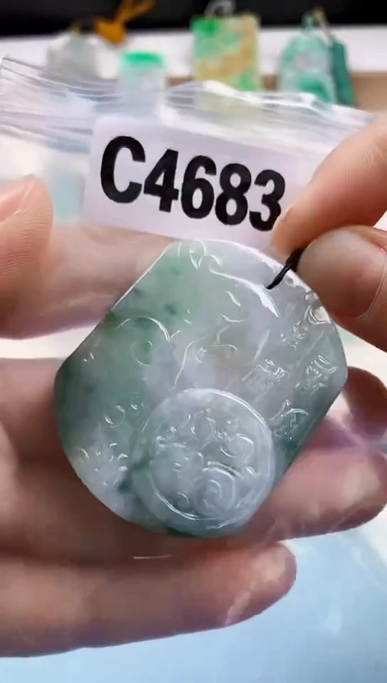 翡翠未镶嵌颈饰天然翡翠吊坠挂件